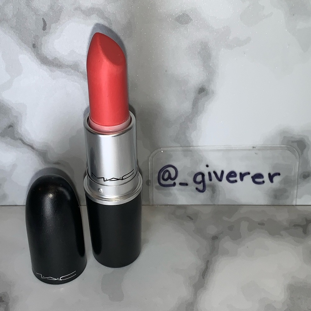PASSION CHARGE LUSTRE LIPSTICK MAC